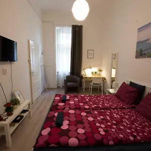 https://no-11-apartment-with-2-bathrooms-next-to-railway-station.inbudapesthotels.com